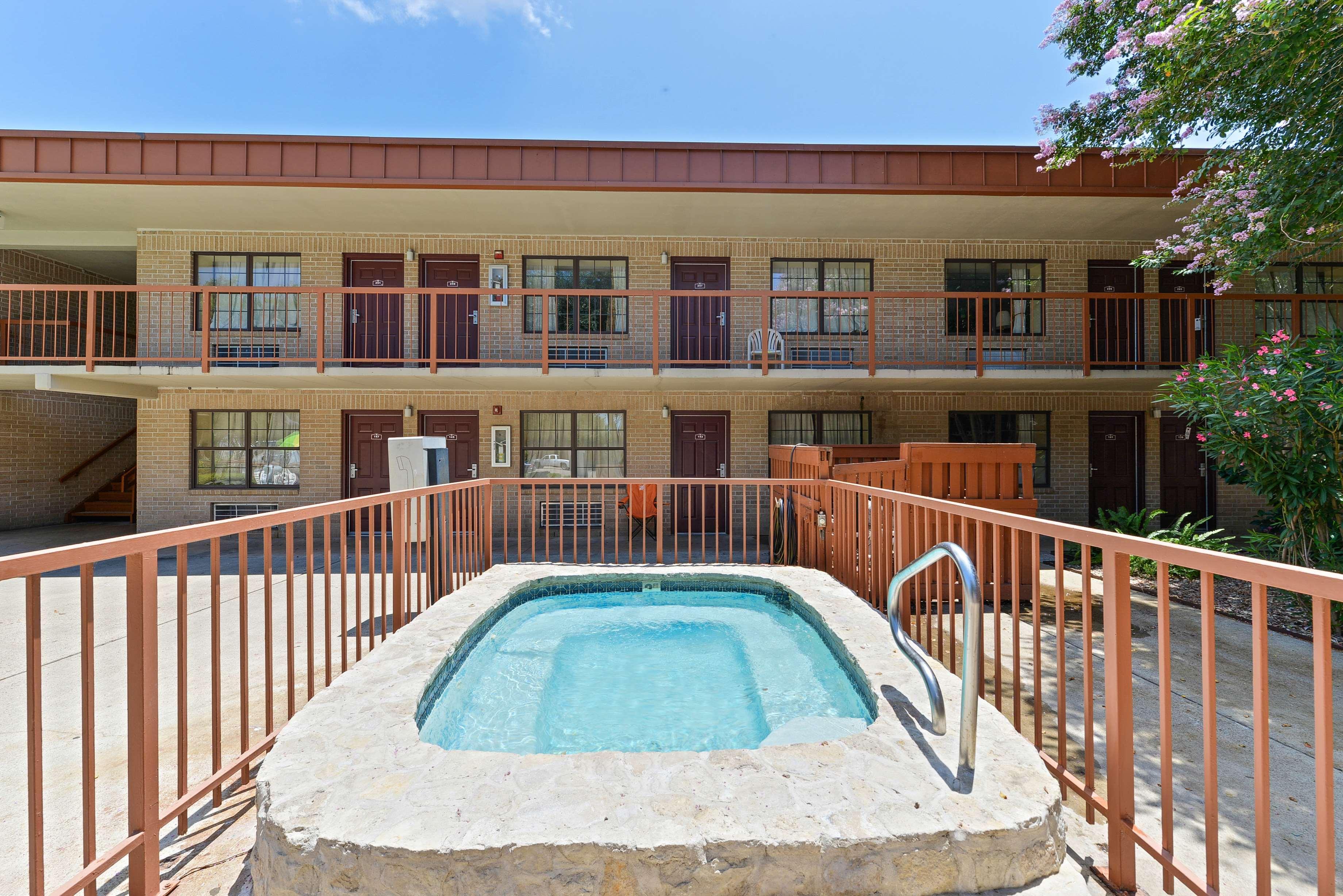 Americas Best Value Inn And Suites Victoria Exterior foto