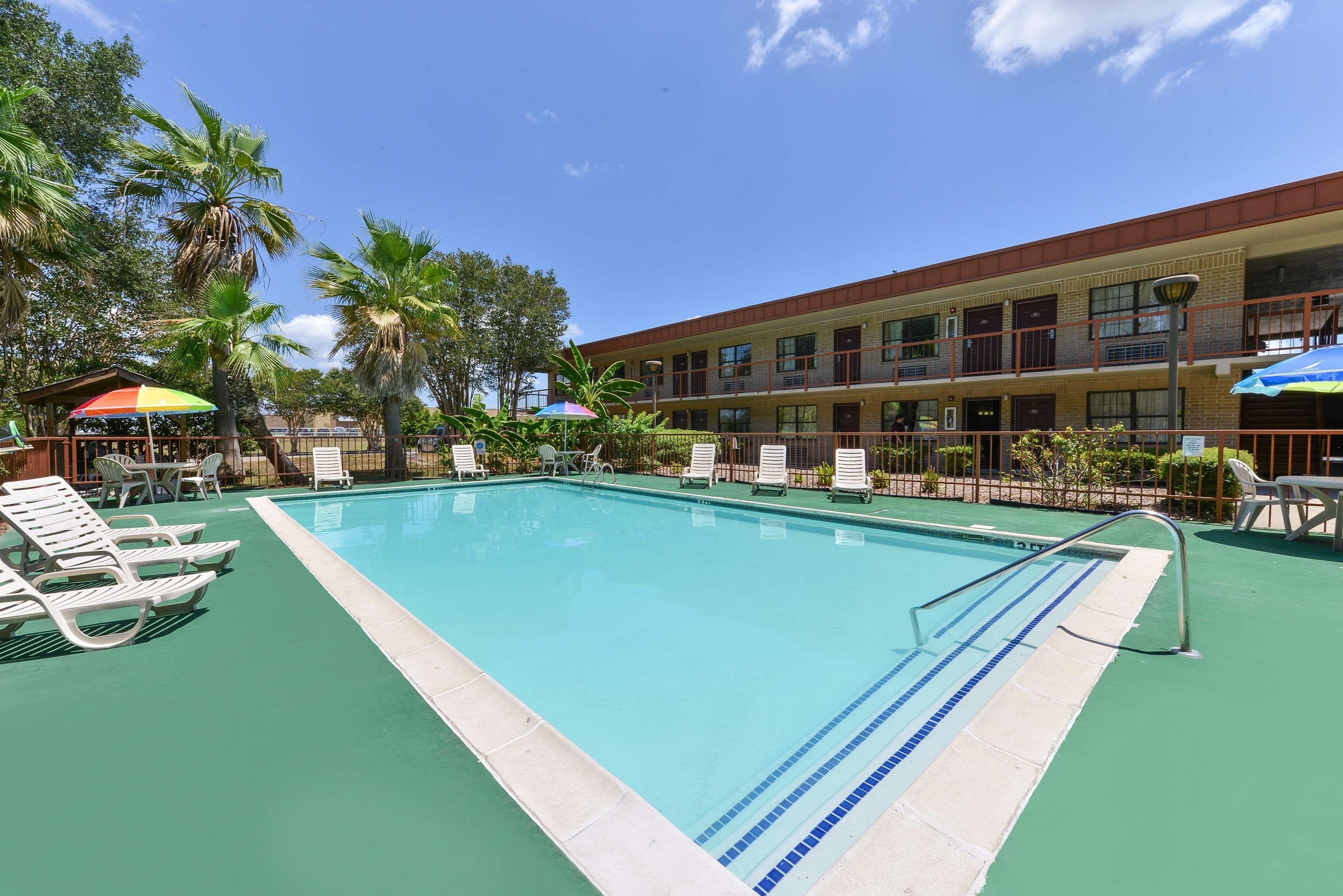 Americas Best Value Inn And Suites Victoria Exterior foto